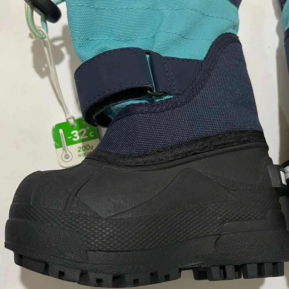 Columbia, baby snow insulated boots NWT. US 4